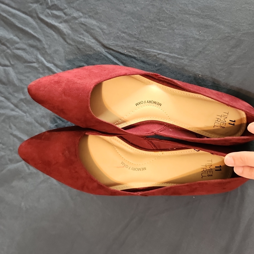 Time and Tru flats size 11 burgundy